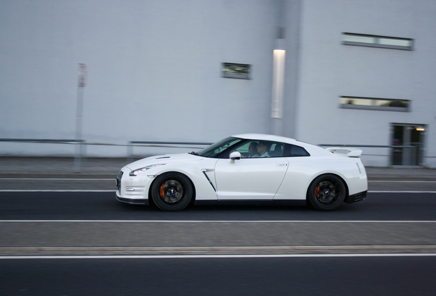 Nissan GT-R 2011