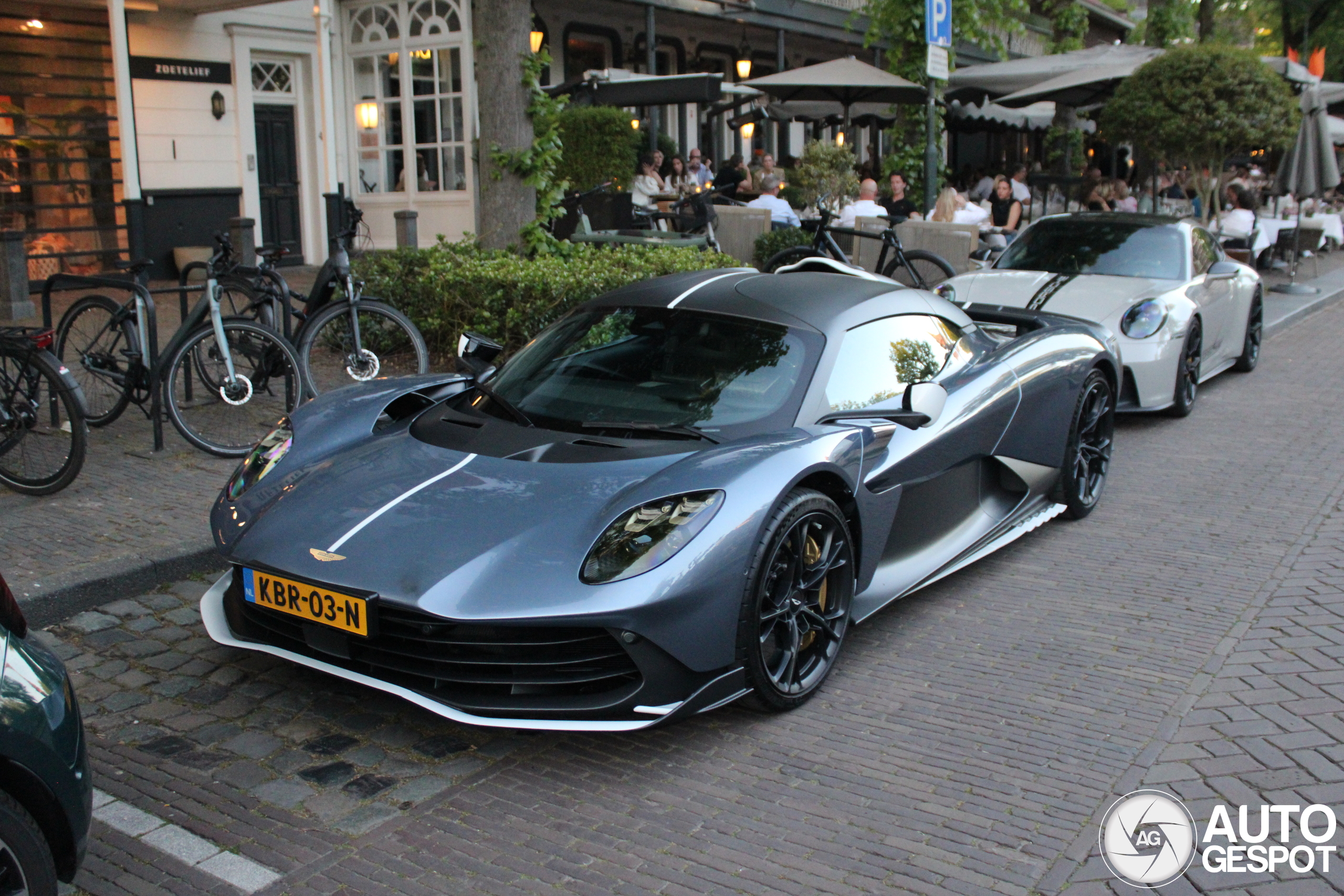 Aston Martin Valhalla