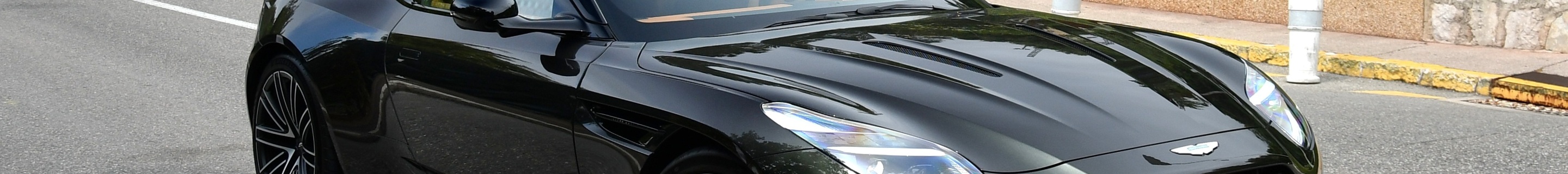 Aston Martin DB12