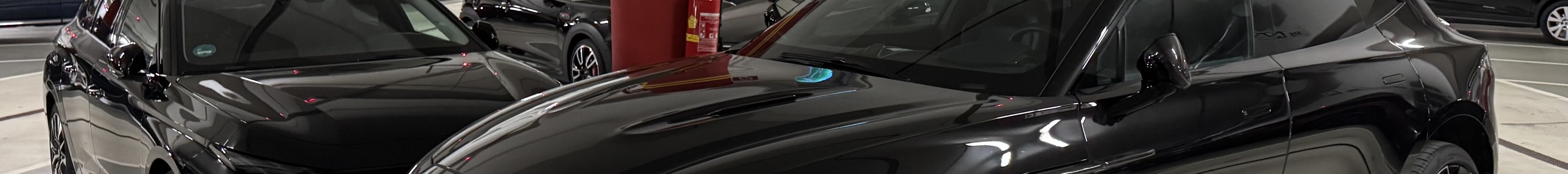 Aston Martin DBX707