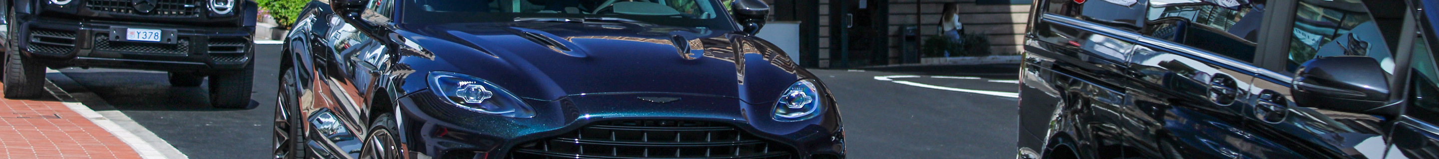 Aston Martin DBX707