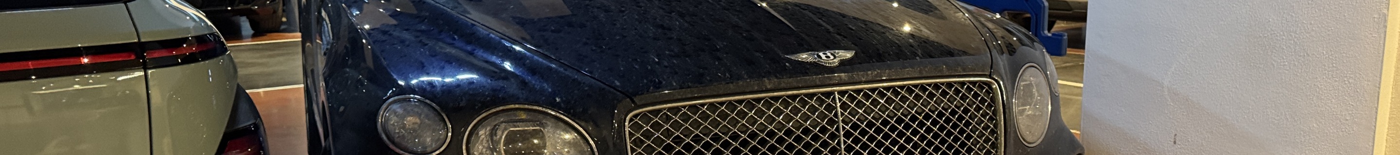 Bentley Bentayga Hybrid 2021