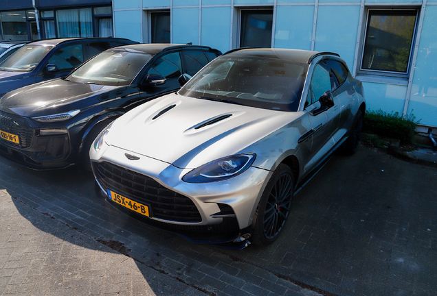 Aston Martin DBX707