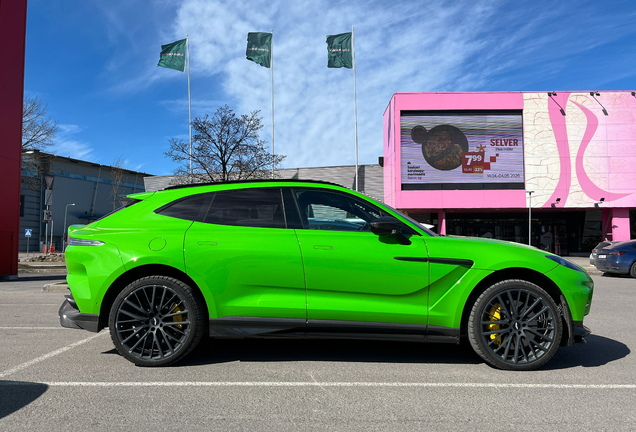 Aston Martin DBX707