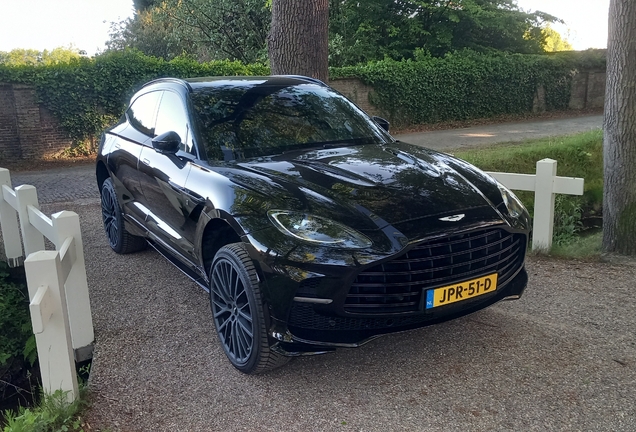 Aston Martin DBX707