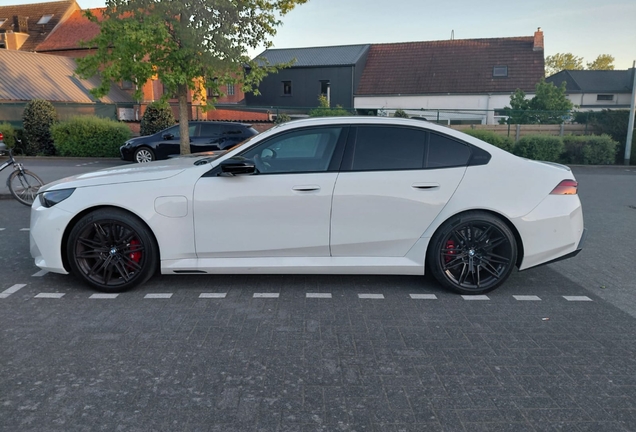 BMW M5 G90