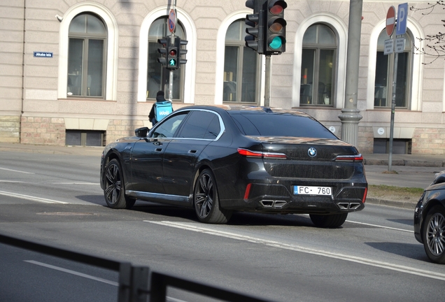 BMW M760e xDrive