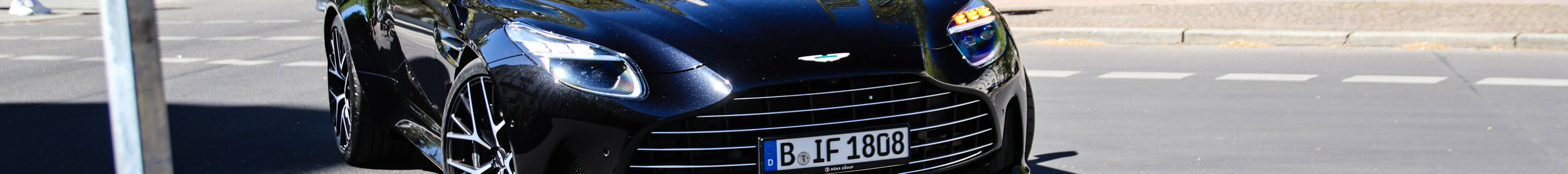 Aston Martin DB12