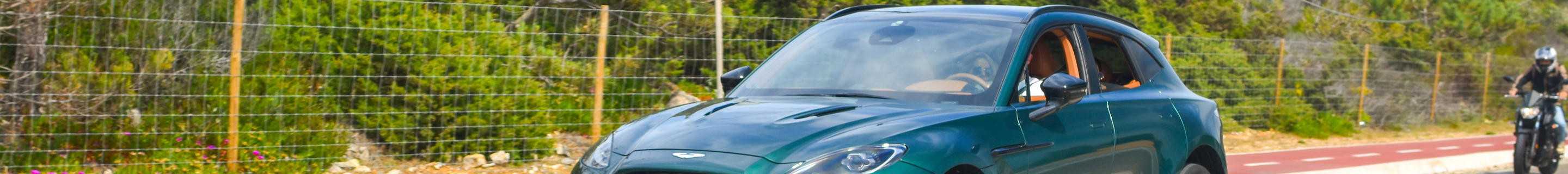 Aston Martin DBX707