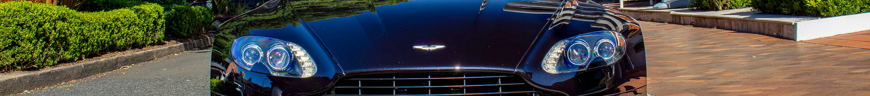 Aston Martin V8 Vantage 2012