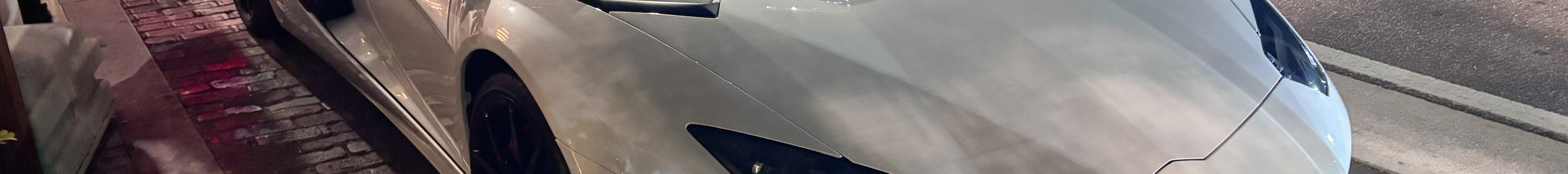 Lamborghini Aventador LP700-4 Roadster