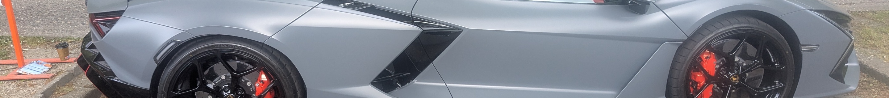 Lamborghini Revuelto