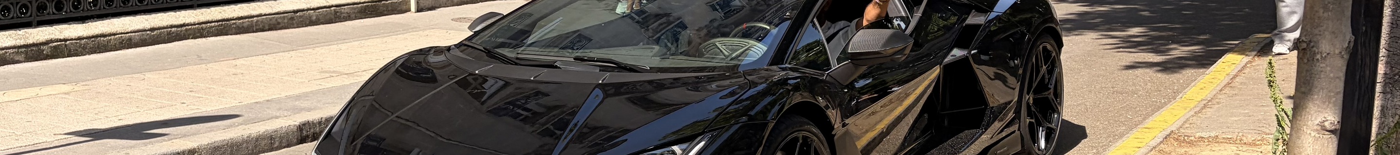 Lamborghini Revuelto