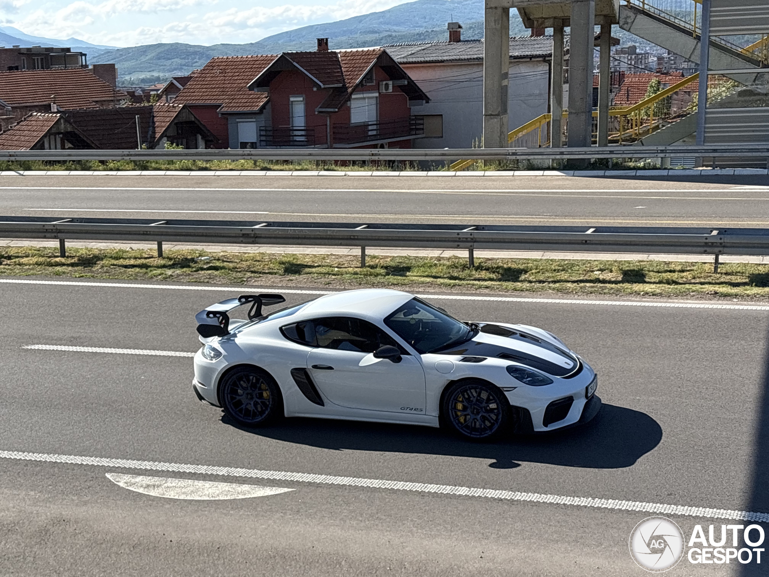 Porsche 718 Cayman GT4 RS Weissach Package