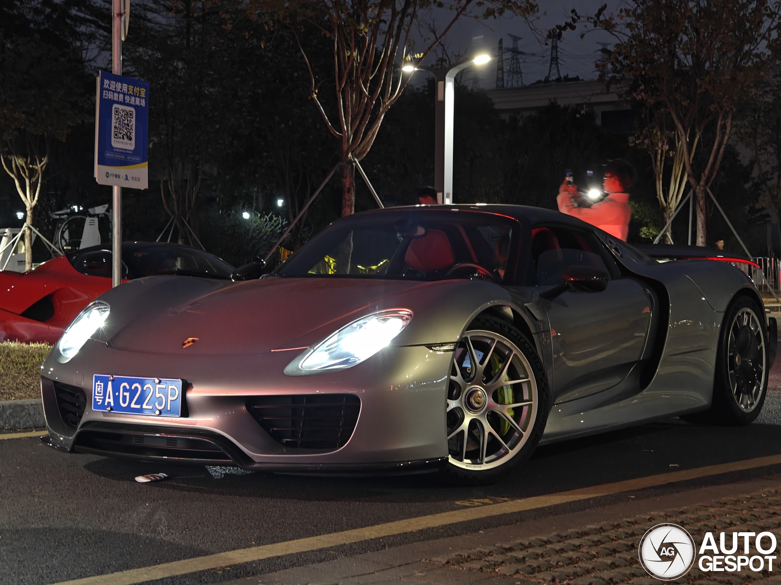 Porsche 918 Spyder Weissach Package