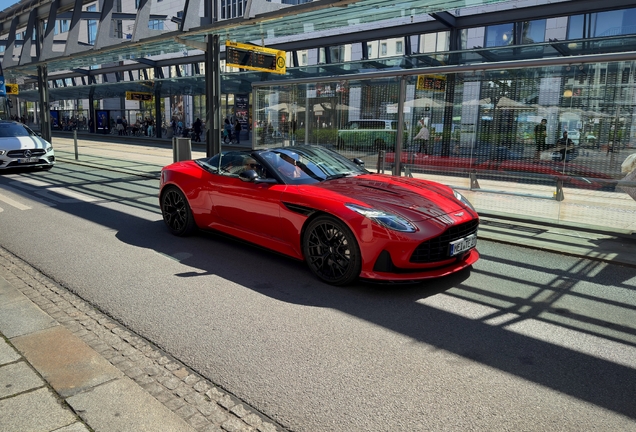 Aston Martin DB12 Volante