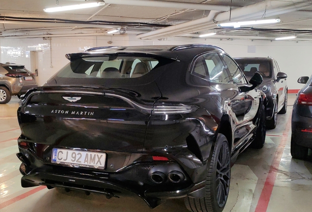 Aston Martin DBX707