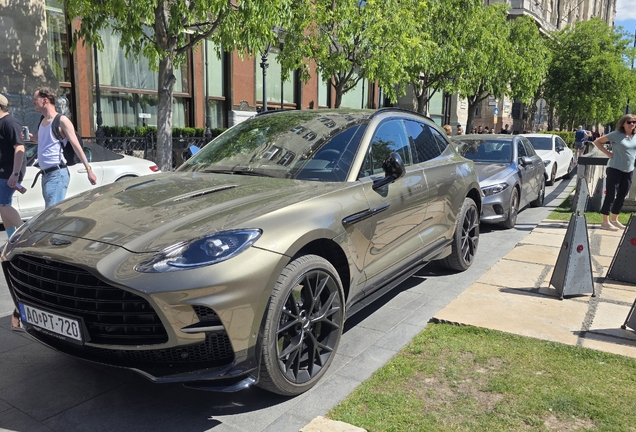 Aston Martin DBX707