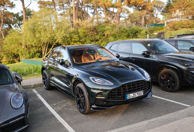 Aston Martin DBX707