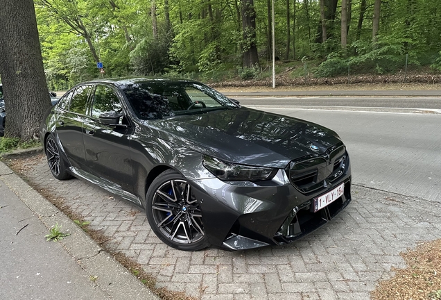 BMW M5 G90