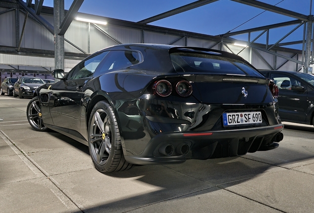 Ferrari GTC4Lusso