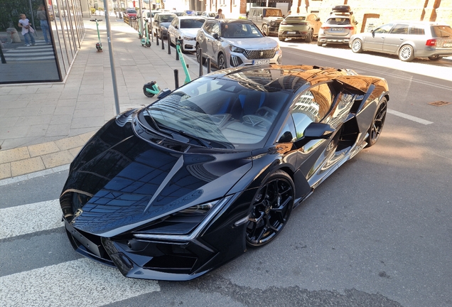 Lamborghini Revuelto