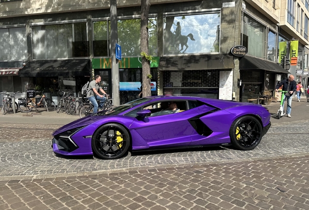 Lamborghini Revuelto