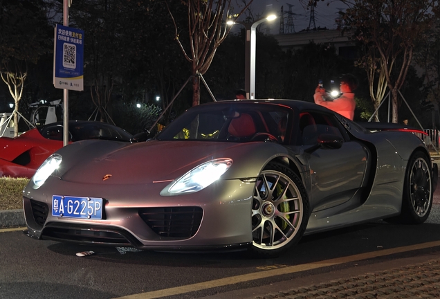 Porsche 918 Spyder Weissach Package