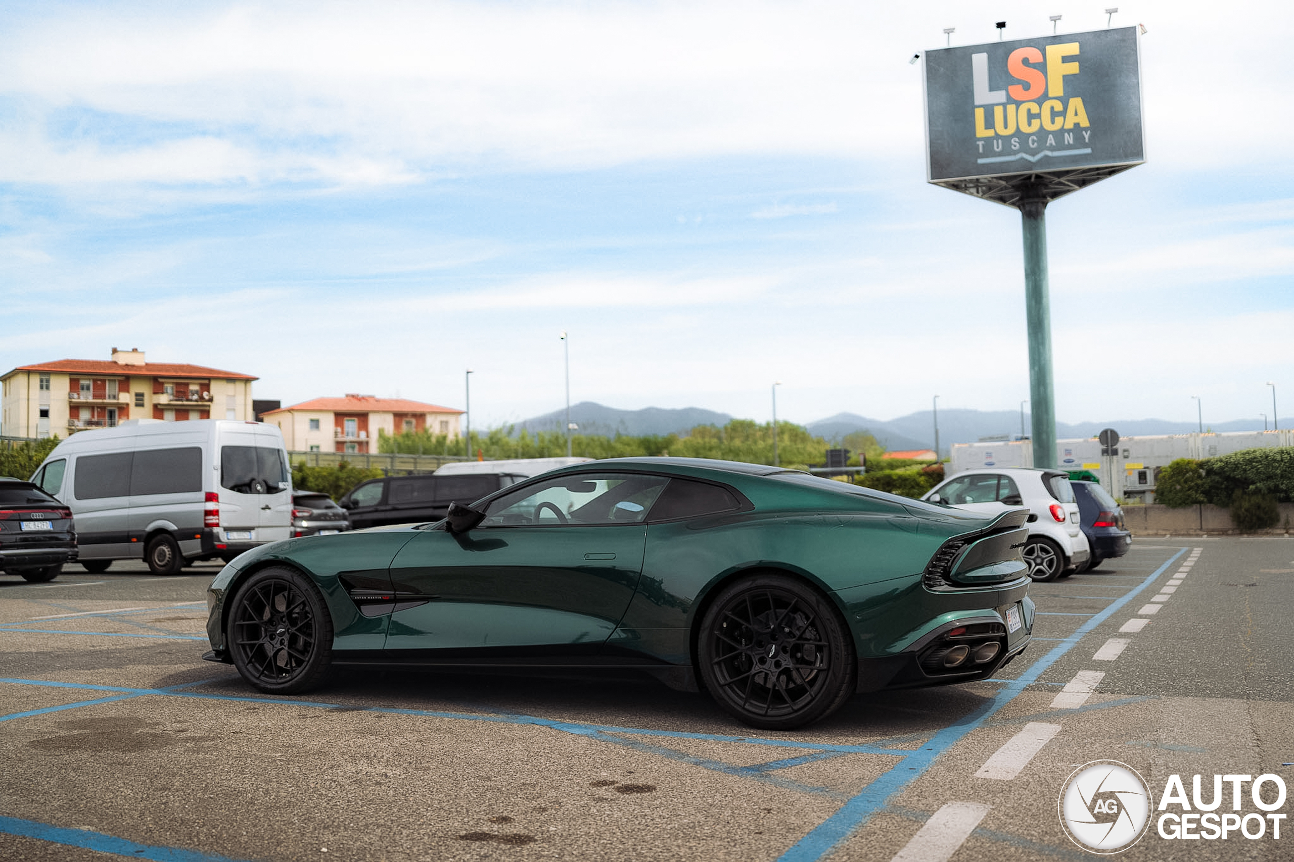 Aston Martin Vanquish 2025
