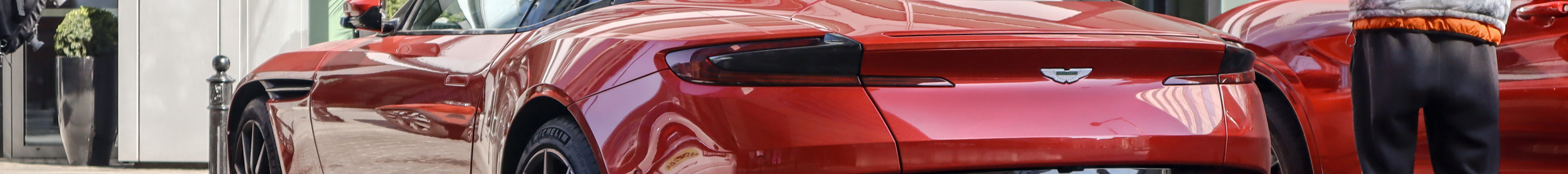 Aston Martin DB11