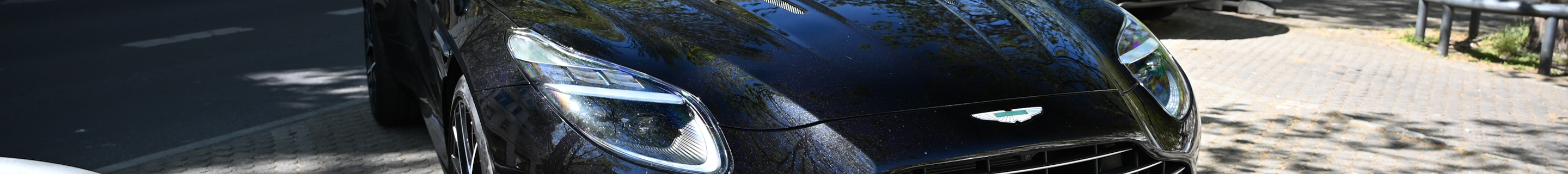 Aston Martin DB12