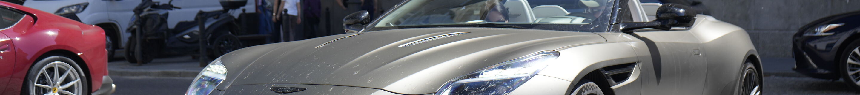 Aston Martin DB12 Volante