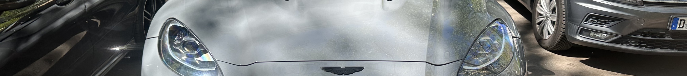 Aston Martin DBX707