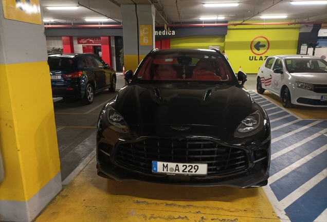 Aston Martin DBX707