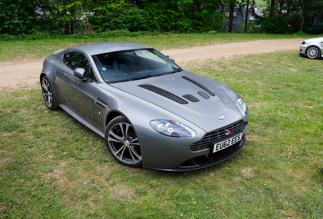 Aston Martin V12 Vantage