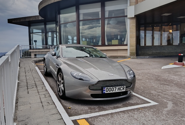 Aston Martin V8 Vantage 2012