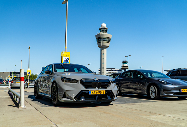 BMW M5 G90