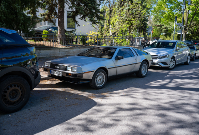 DeLorean DMC-12