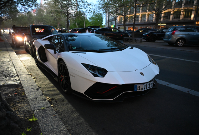 Lamborghini Aventador LP780-4 Ultimae Roadster