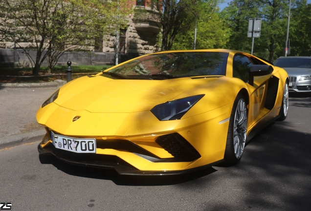 Lamborghini Aventador S LP740-4