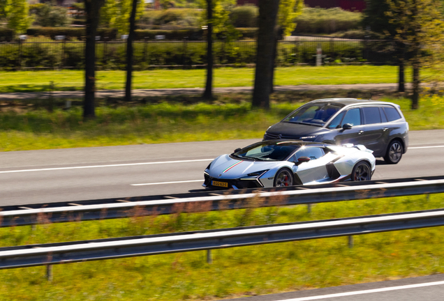 Lamborghini Revuelto