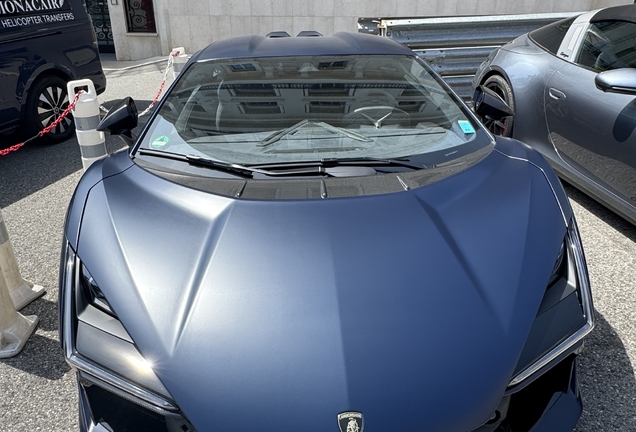 Lamborghini Revuelto
