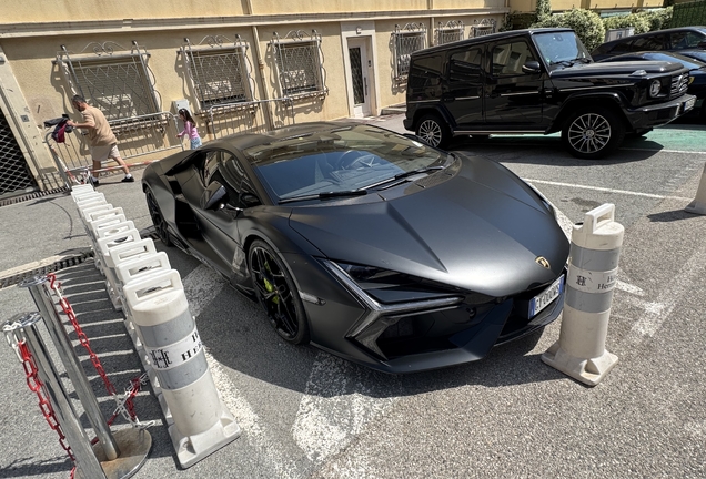 Lamborghini Revuelto