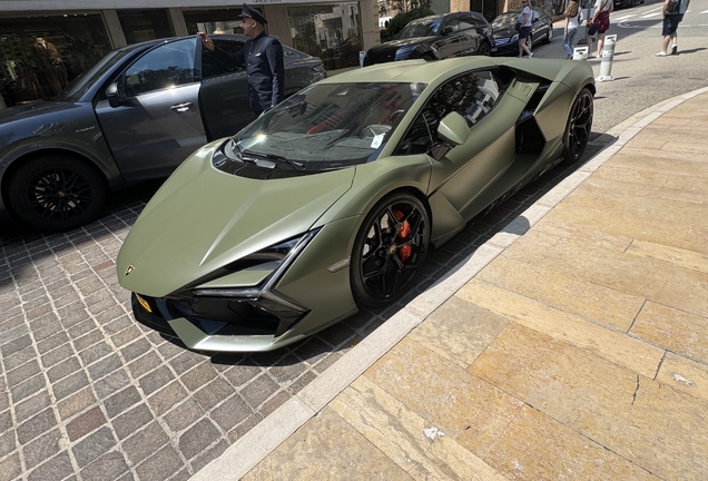 Lamborghini Revuelto