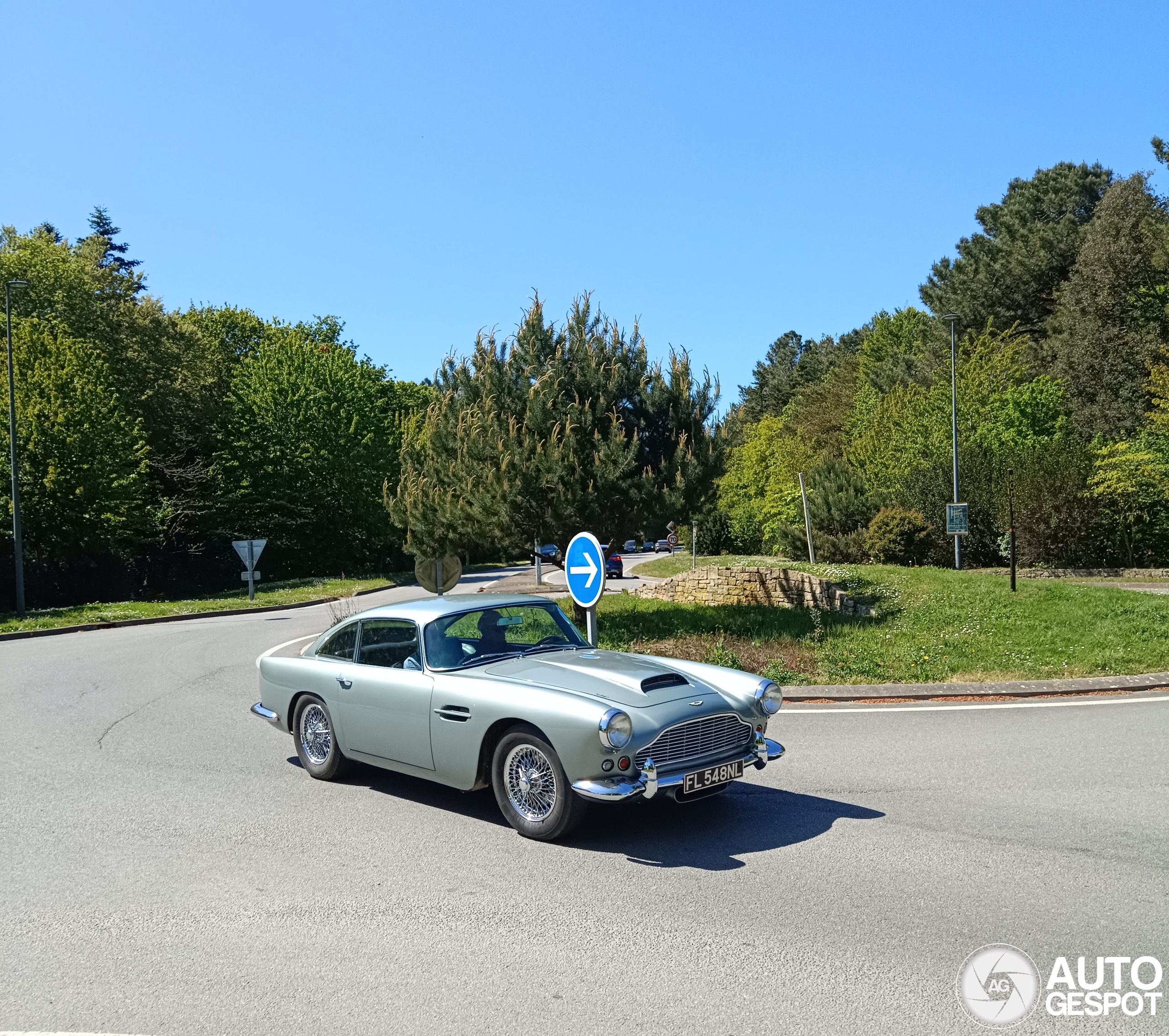 Aston Martin DB4