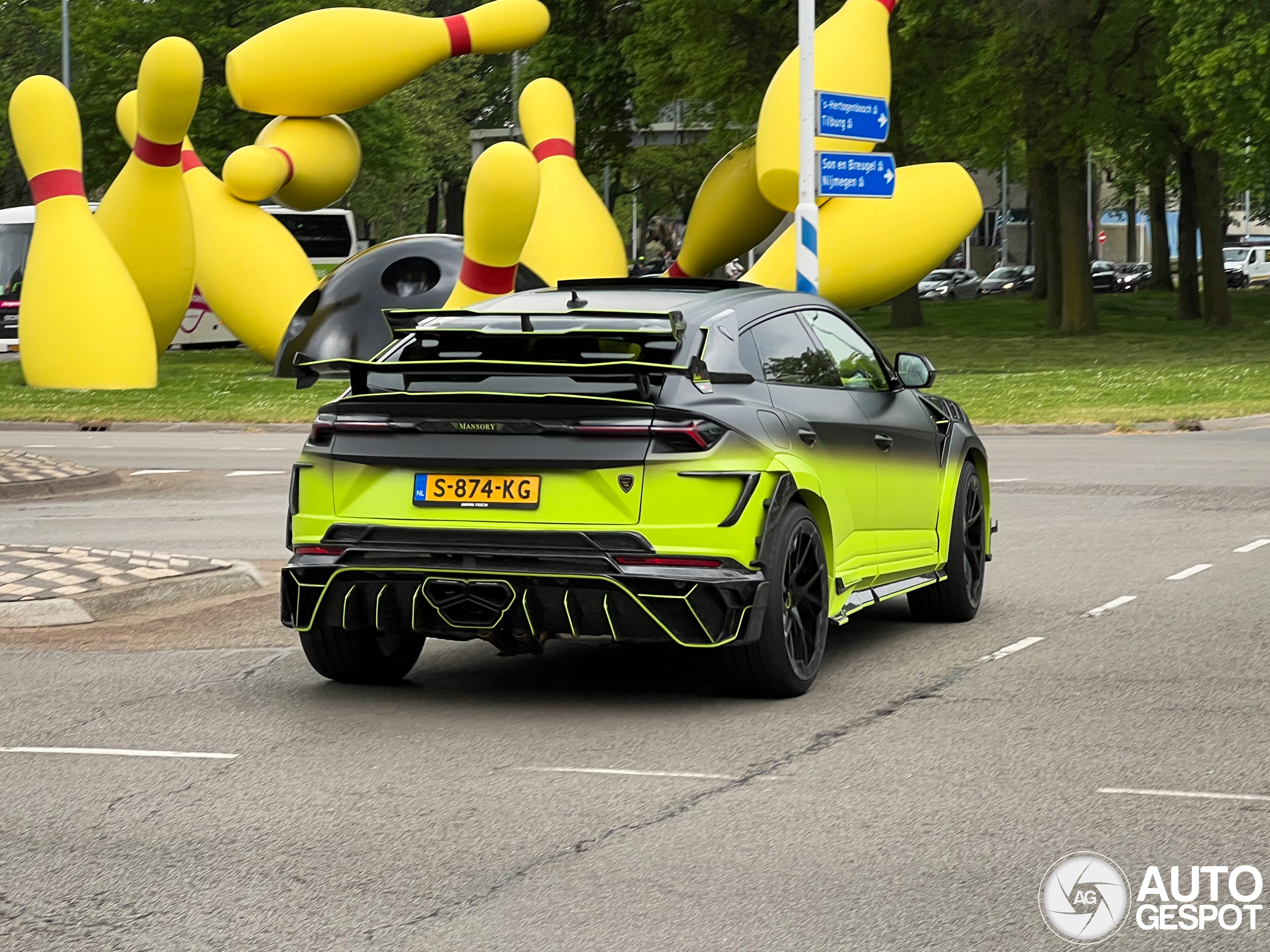 Bowlen met een waanzinnige Mansory Urus