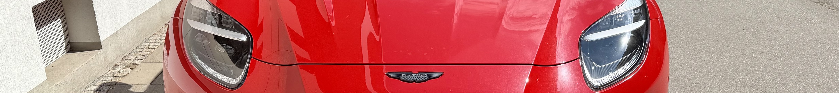 Aston Martin DB12 Volante