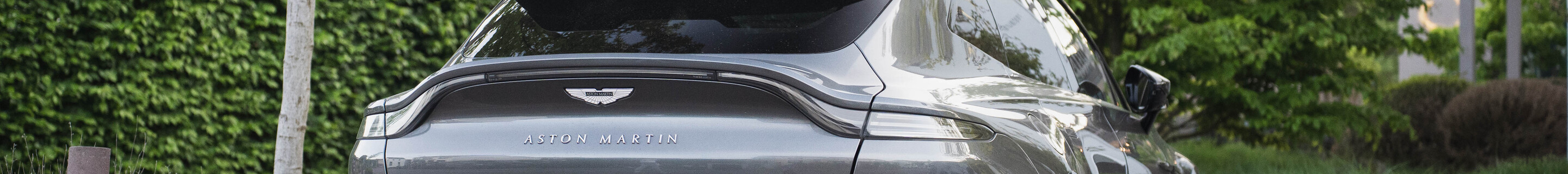 Aston Martin DBX707