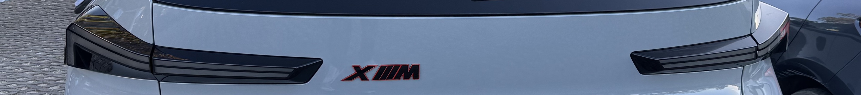 BMW XM G09 Label Red