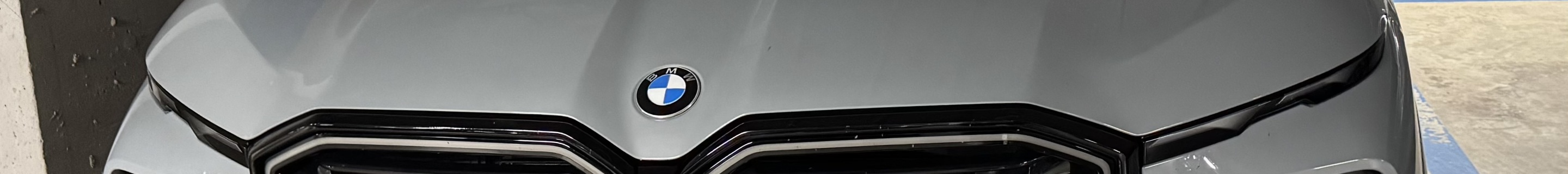 BMW XM G09 Label Red
